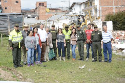 En El Retiro:  FUE DEMOLIDA ESTRUCTURA QUE SE HABÍA CONVERTIDO EN FOCO DE INSEGURIDAD.