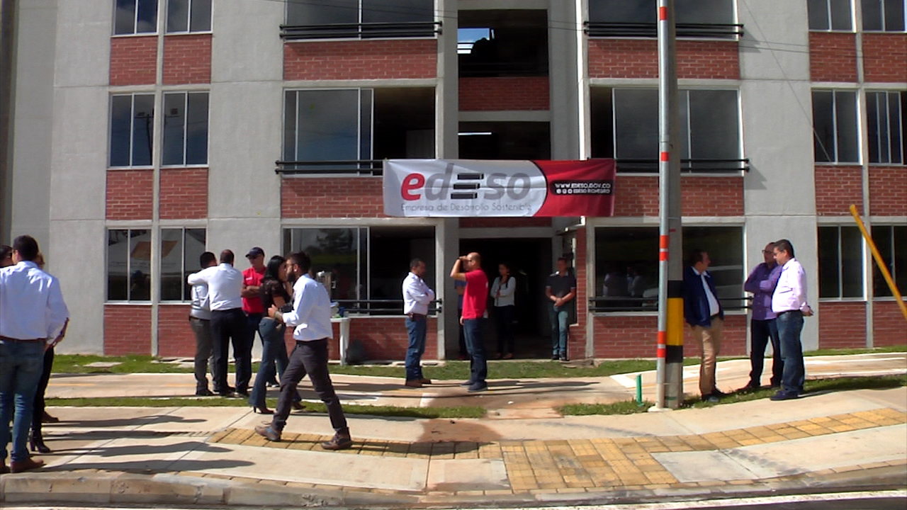 Edeso entrega viviendas en jardín de Cimarronas